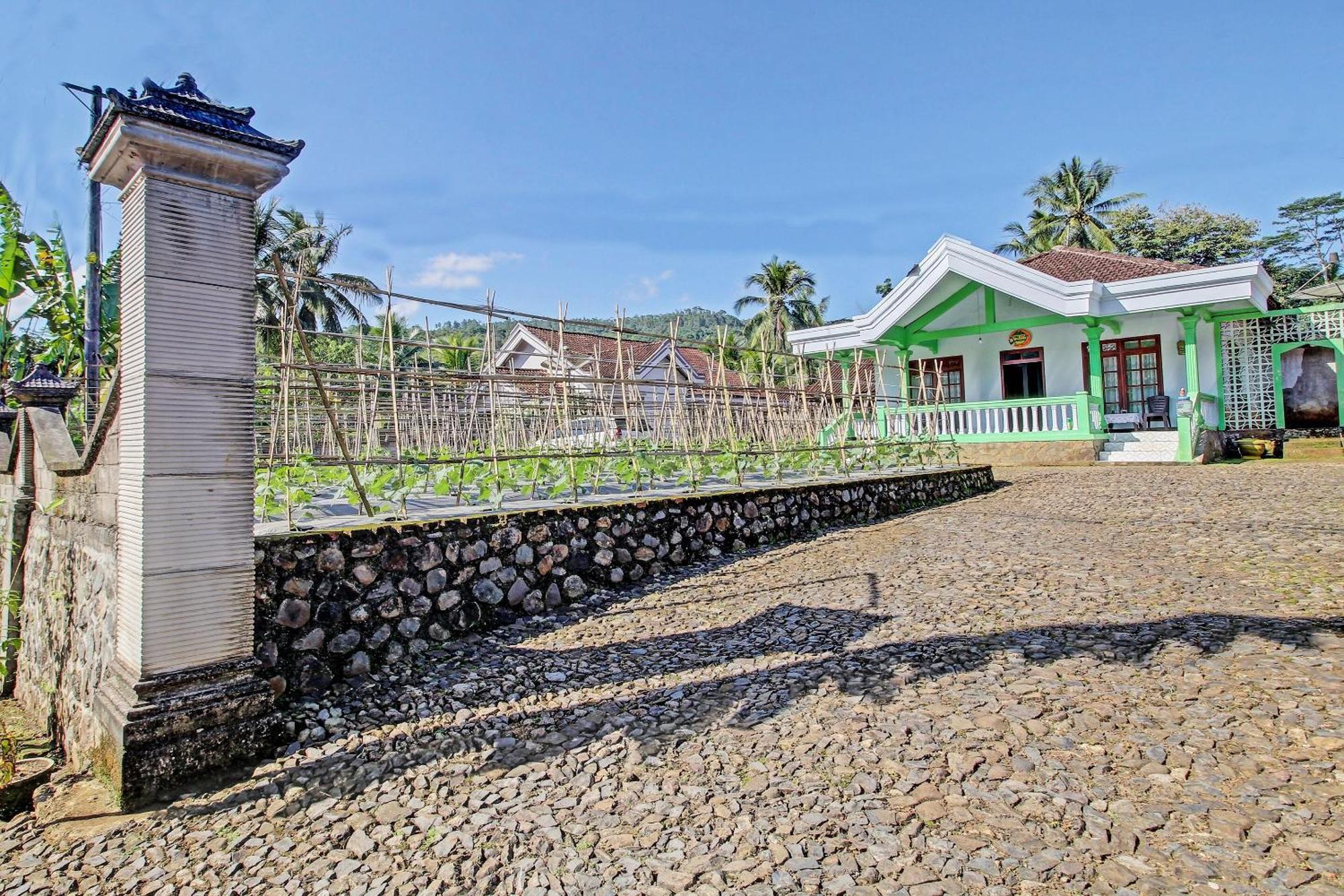 Spot On 91214 Desa Wisata Pandean Hotell Trenggalek Exteriör bild